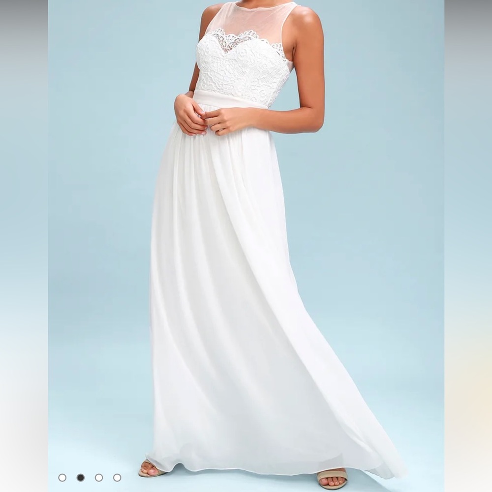 NWT Lulus maxi dress, size small. Lacy bodice and flowing chiffon skirt.